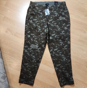 NWT Lane Bryant Boyfriend Green Camo Distressed Pants No Gap Elastic Waist Sz 16
